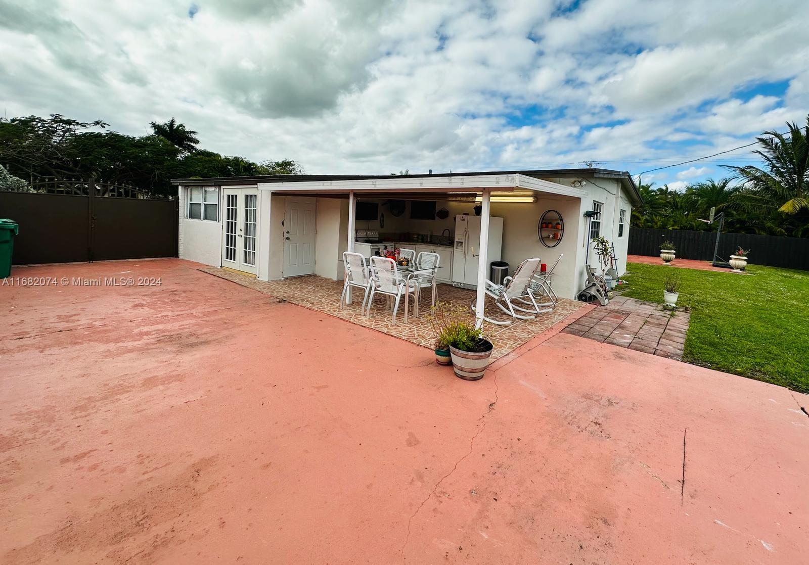 18531 NW 82nd Ct, Hialeah, Florida image 33