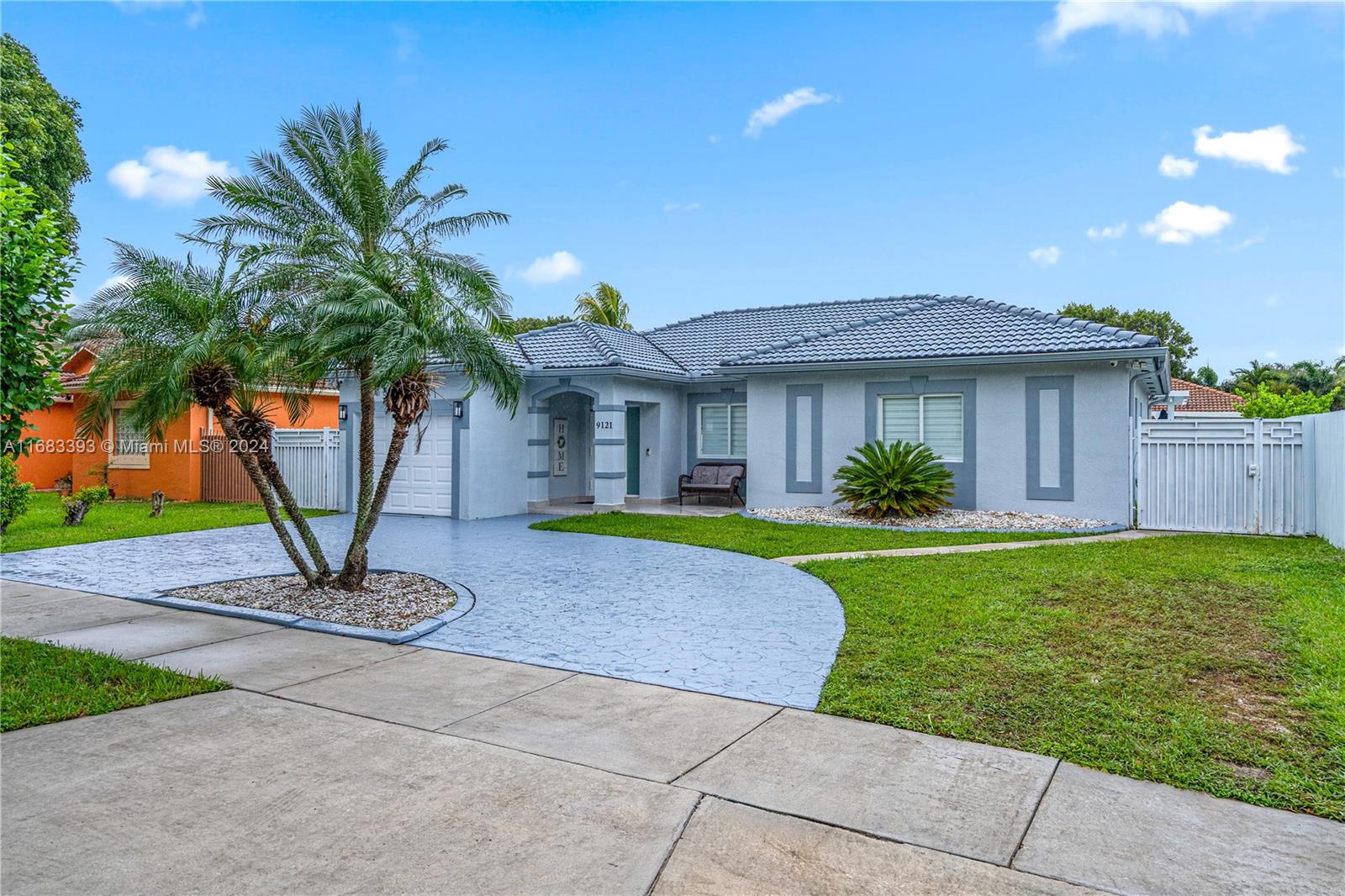 9121 NW 166th Ter, Miami Lakes, Florida image 2