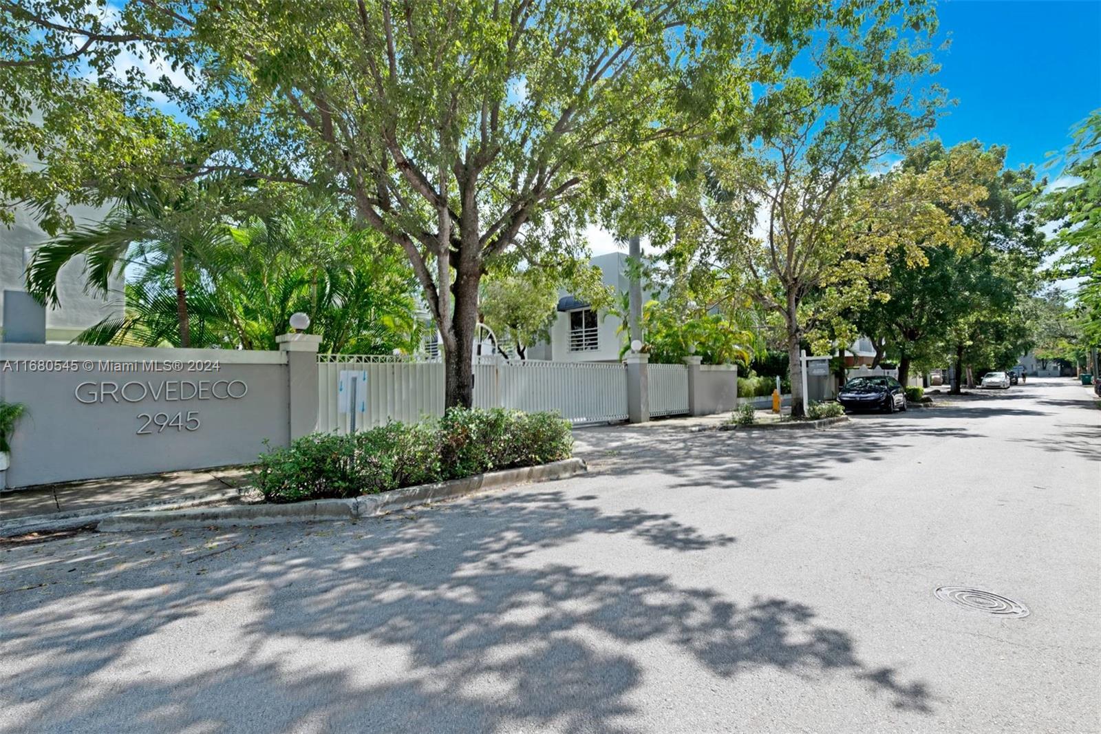 2945 Bridgeport Avenue #E, Miami, Florida image 2