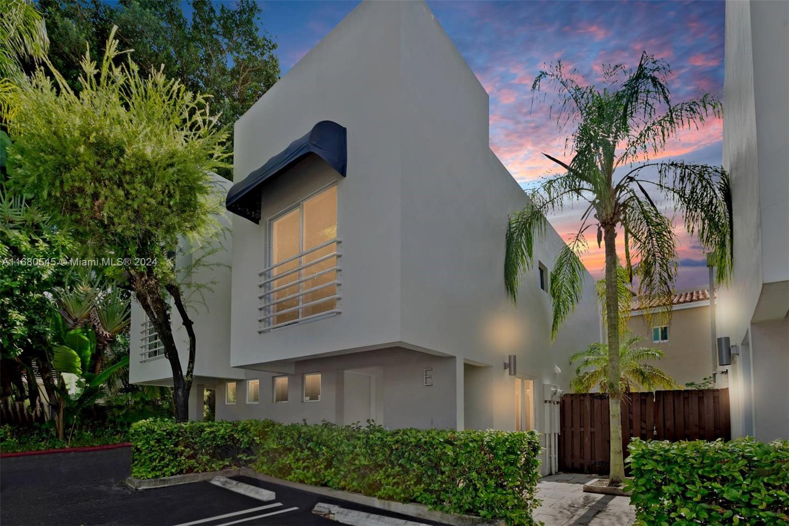 2945 Bridgeport Avenue #E, Miami, Florida image 28