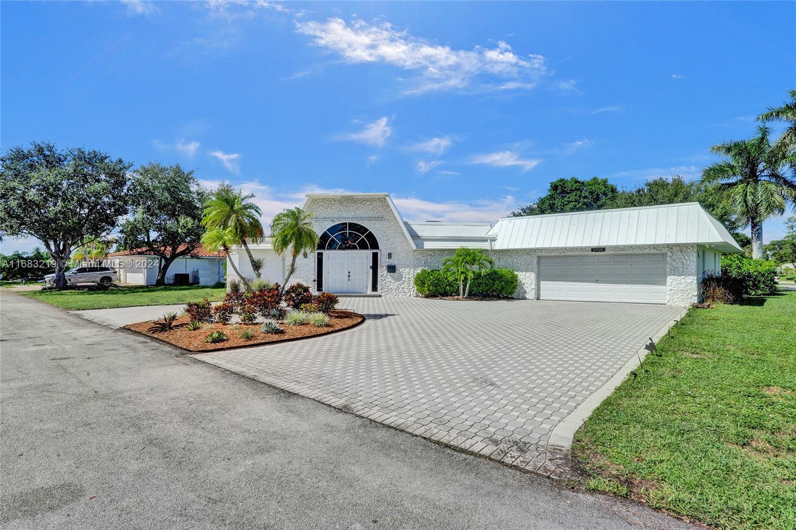 5709 Bamboo Cir., Tamarac, Florida image 6