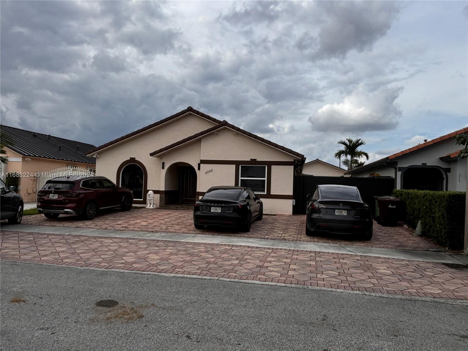 3233 W 76th Pl, Hialeah, Florida image 1