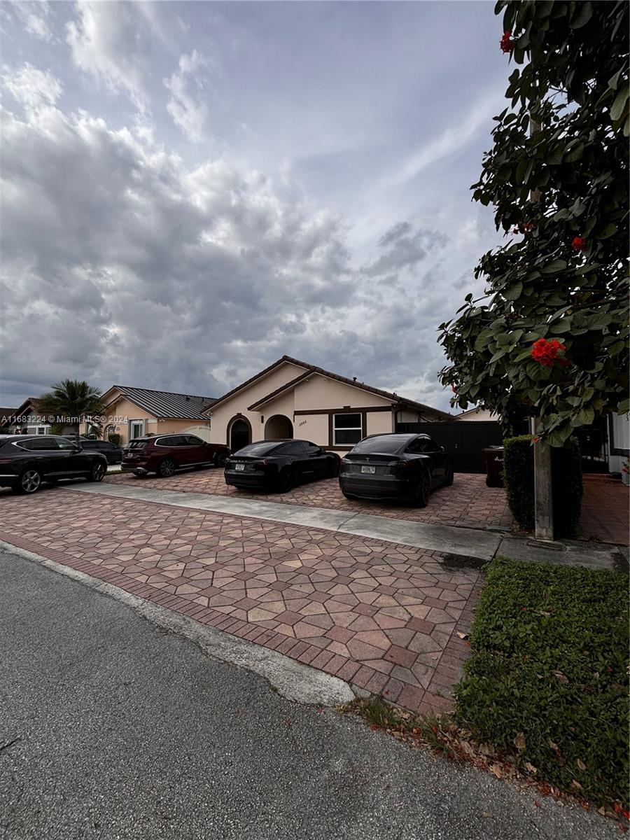 3233 W 76th Pl, Hialeah, Florida image 2