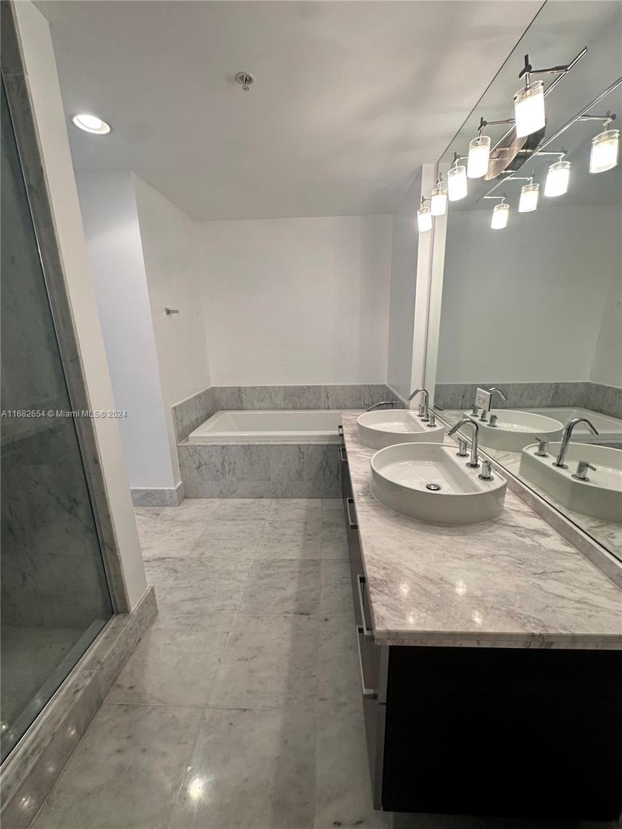 244 Biscayne Blvd #503, Miami FL 33132