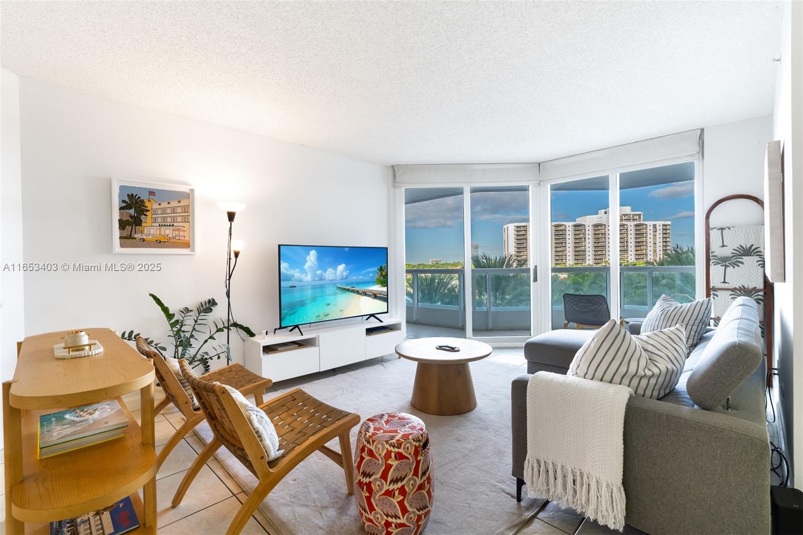 21055  Yacht Club Dr #605 For Sale A11653403, FL