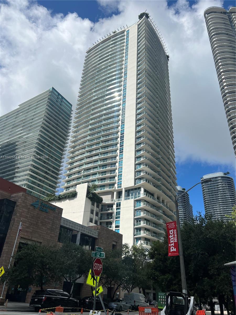 Condo for Sale in Miami, FL