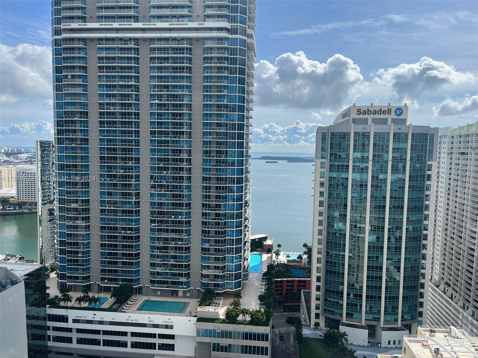 Enjoy comfortable luxury in this 2-bedroom, 2-bathroom apartment located in the heart of Brickell, with city and bay views. Featuring floor-to-ceiling windows, quartz countertops, and stainless steel appliances. Take advantage of resort-style amenities, including a pool, fitness center, yoga room, virtual golf, wine and cigar rooms, plus 24-hour valet and concierge service. With easy access to Miami's best dining, shopping, and entertainment, this is urban living at its finest.