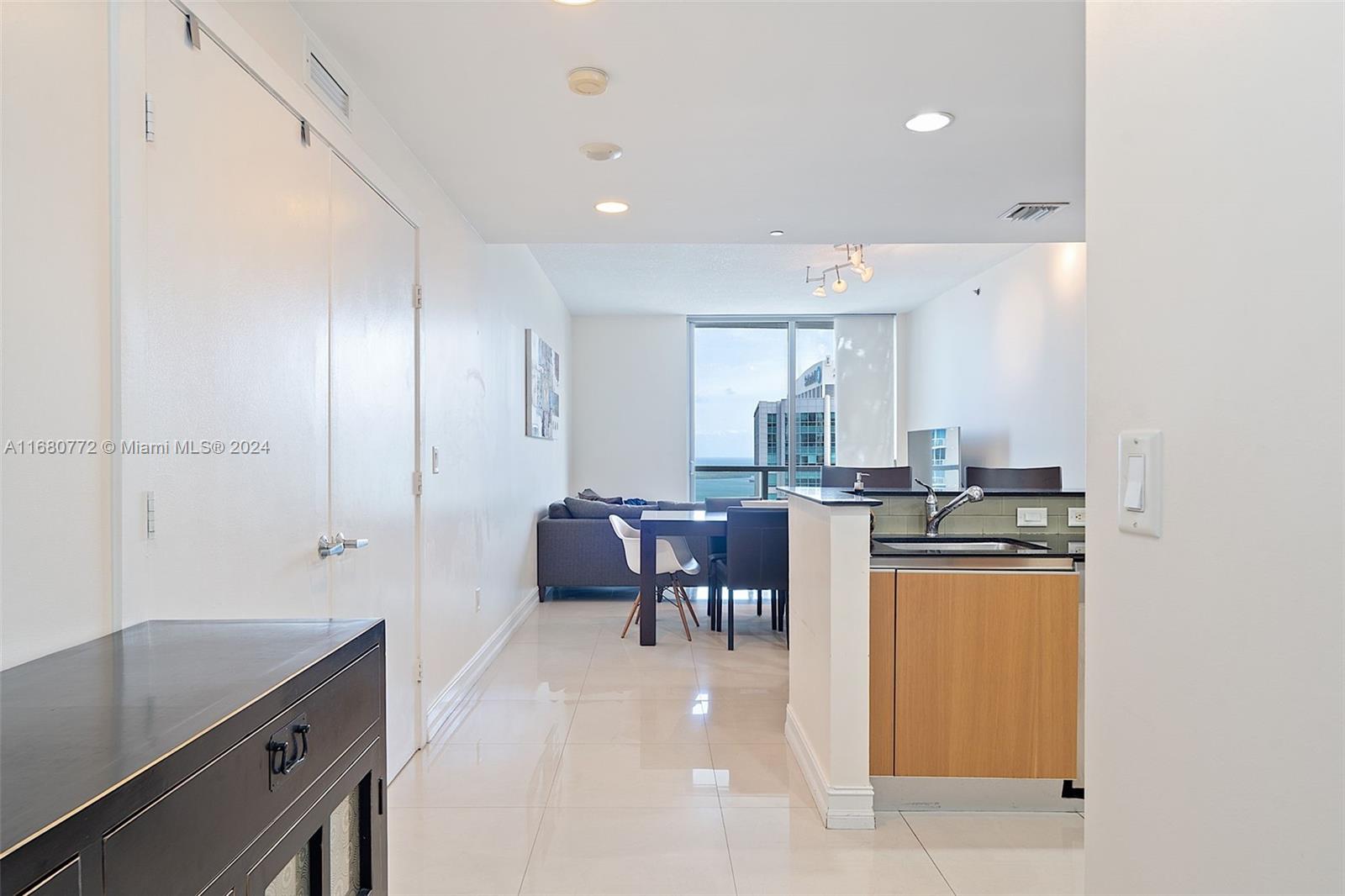 1060 Brickell Ave #3407, Miami, Florida image 4