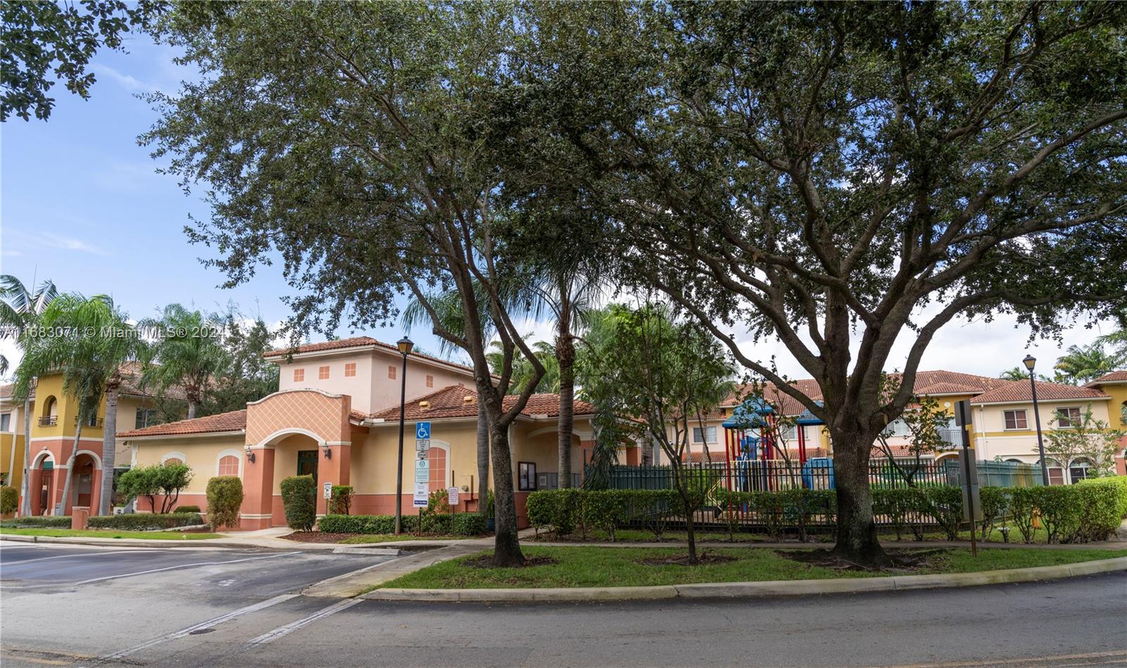 606 W Santa Catalina Cir #606, North Lauderdale, Florida image 2