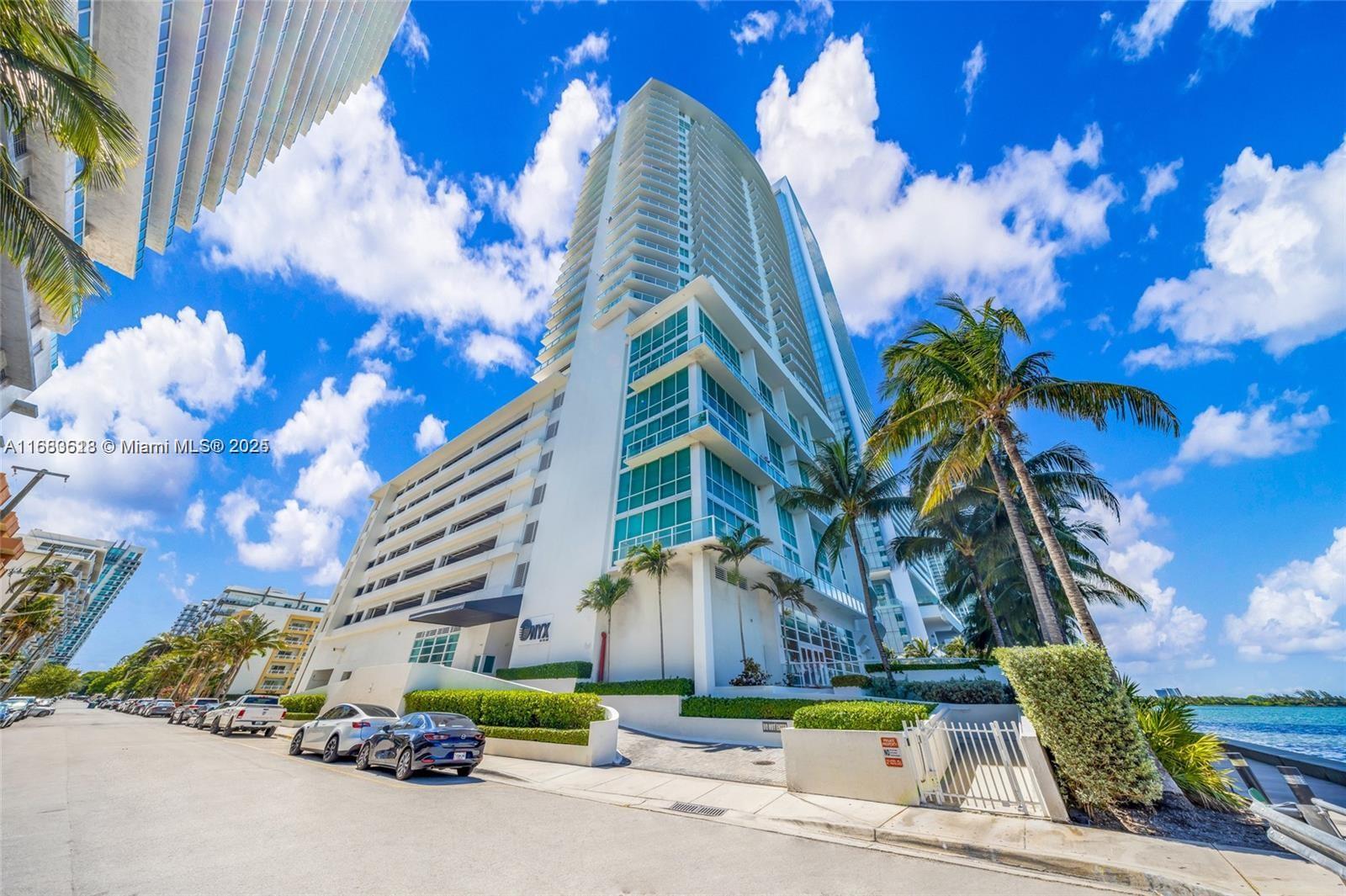 TWO BED TWO AND A HALF BATH WITH UNOBSTRUCTED BAY VIEWS. LANDLORD IS SUPER RESPONSIVE AND HELPFUL WITH ANY AND ALL COMMUNICATION / QUESTIONS. QUIET BUILDING. SUPER FAST APPROVAL AND EASY MOVE IN.