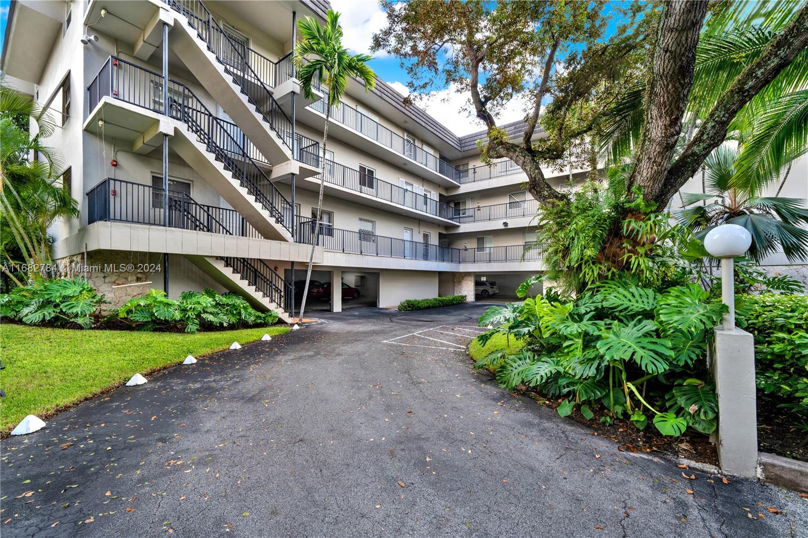 6815 Edgewater Dr #103, Coral Gables, Florida image 33