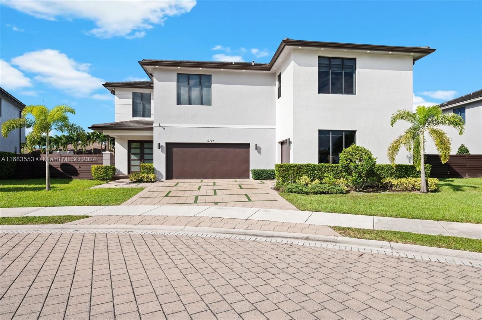 9121 NW 161st Ter, Miami Lakes, Florida image 2