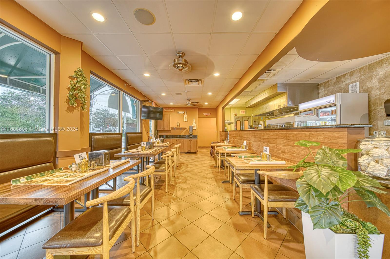 Full Service Restaurant F In Palmetto Bay On Us1