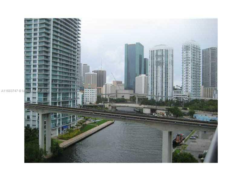 690 SW 1 CT #1211, Miami FL 33130