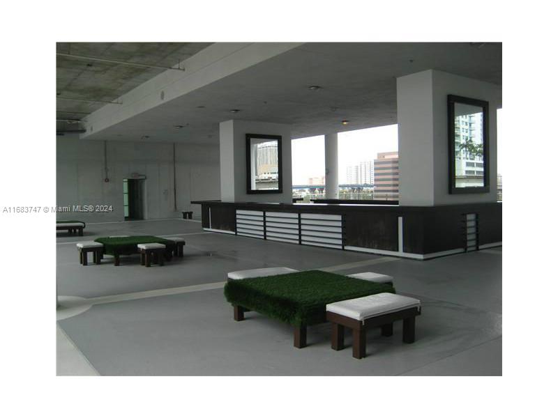 690 SW 1 CT #1211, Miami FL 33130