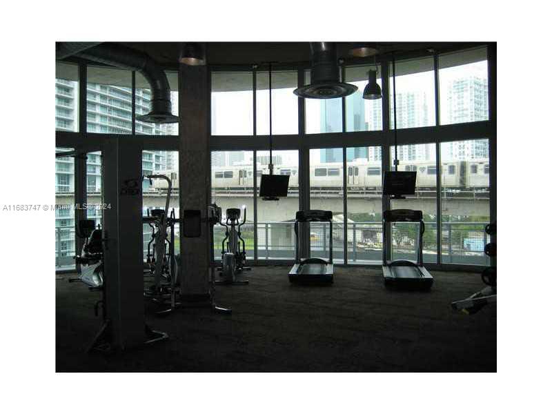 690 SW 1 CT #1211, Miami FL 33130