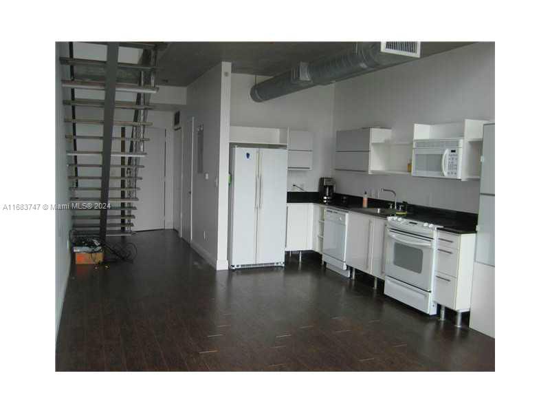 690 SW 1 CT #1211, Miami FL 33130