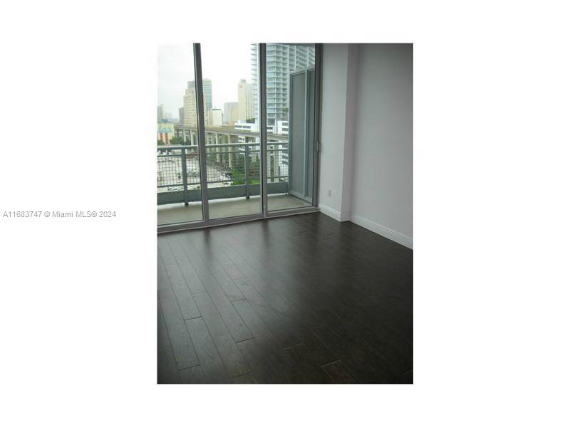 690 SW 1 CT #1211, Miami FL 33130