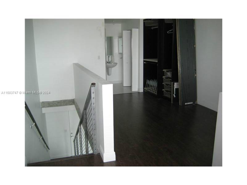 690 SW 1 CT #1211, Miami FL 33130