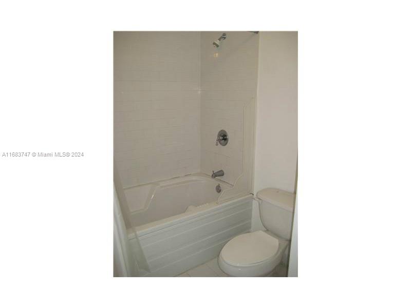 690 SW 1 CT #1211, Miami FL 33130