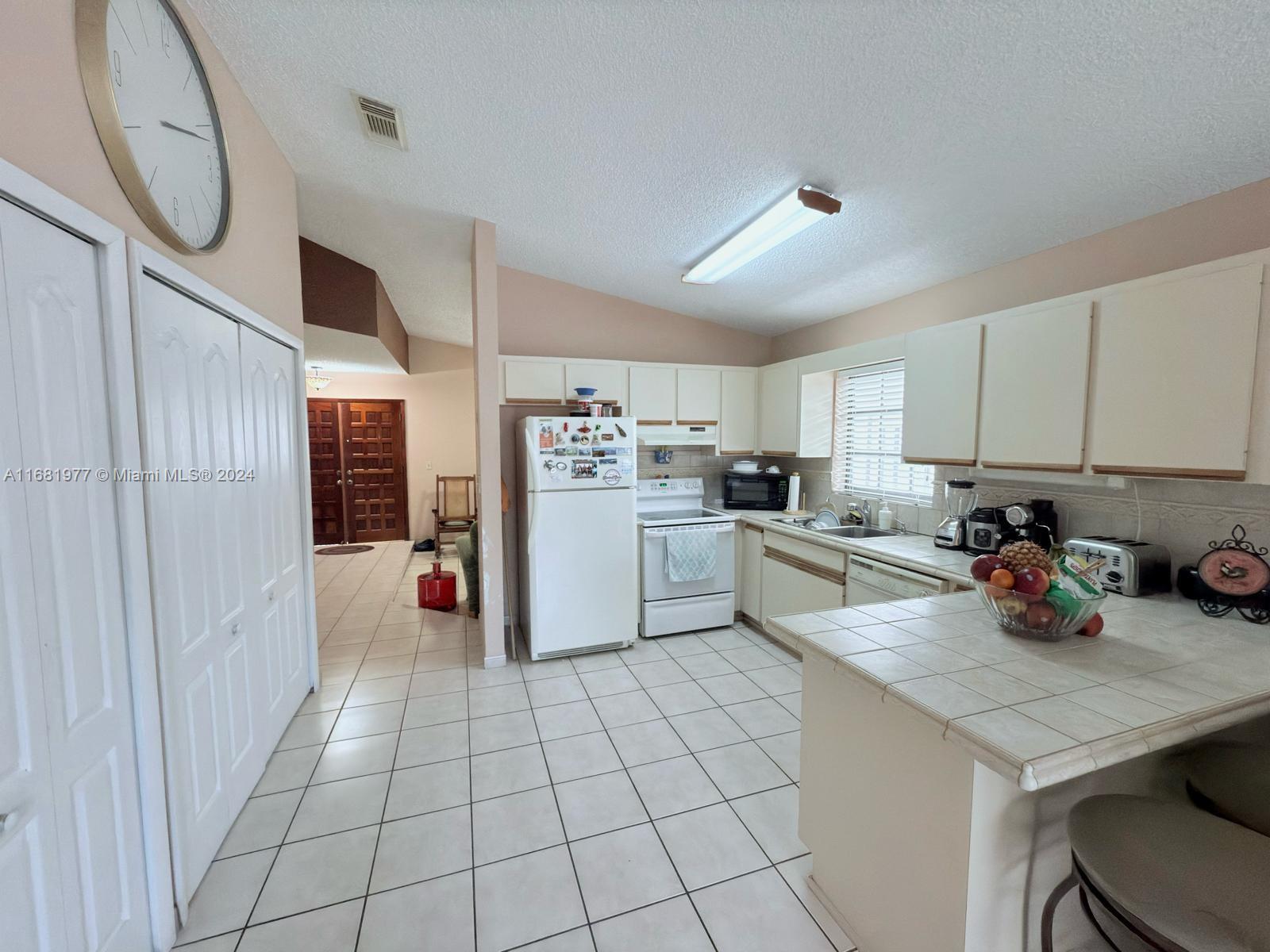 2783 W 70th St, Hialeah, Florida image 17