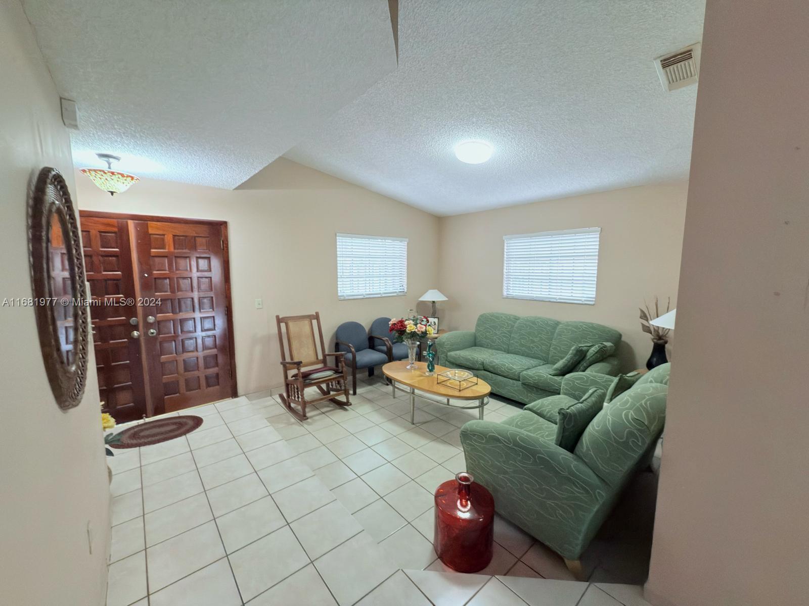 2783 W 70th St, Hialeah, Florida image 4