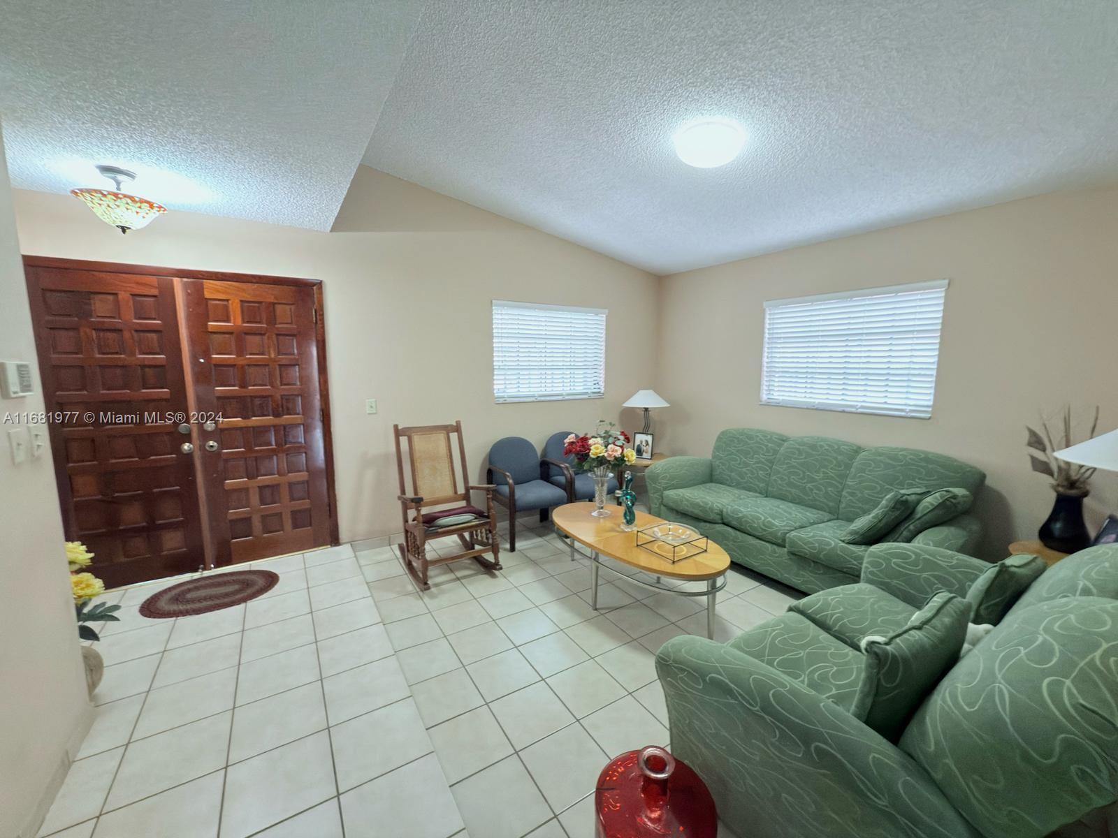 2783 W 70th St, Hialeah, Florida image 5