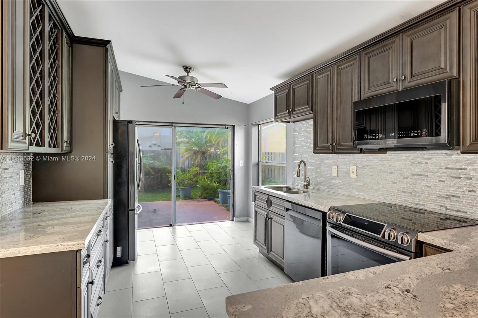 12698 NW 15th St, Sunrise, Florida image 10