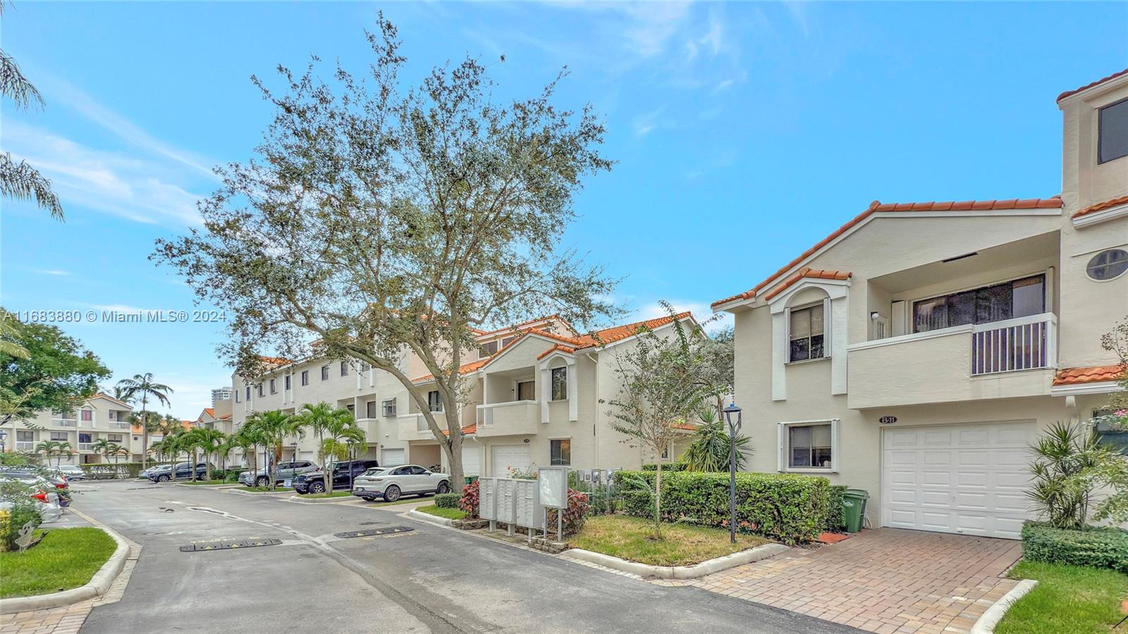 21378 Marina Cove Cir #11-B, Aventura, Florida image 2