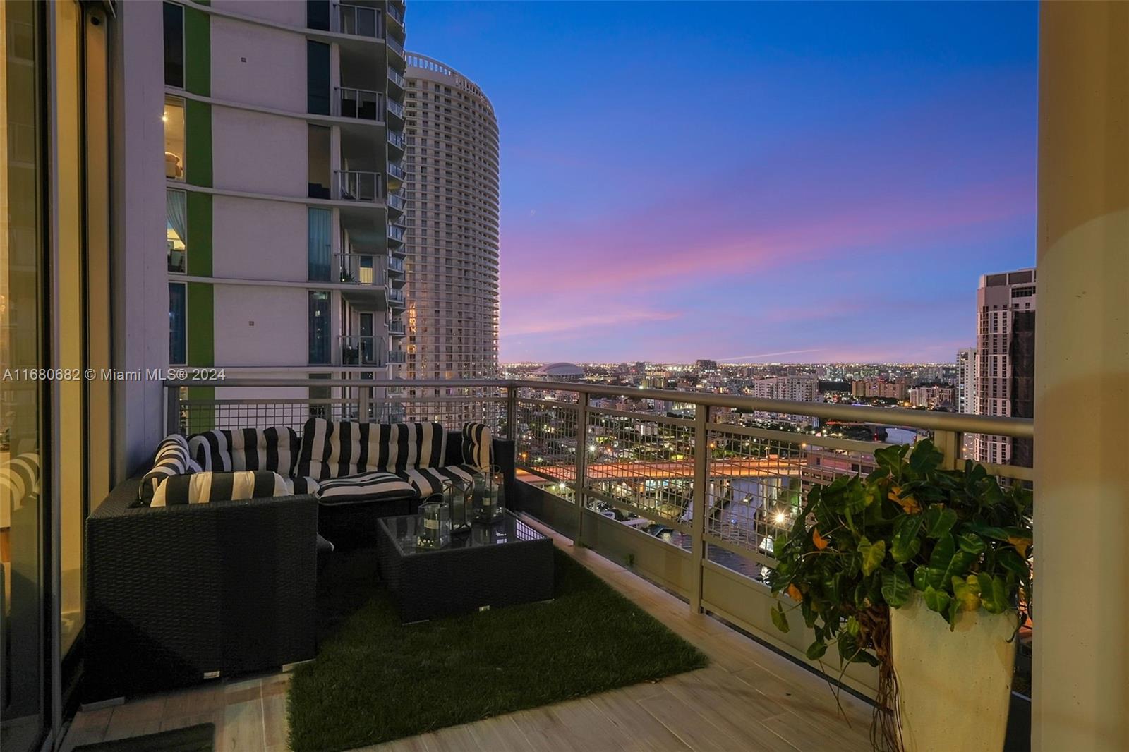 690 SW 1st Ct #3113, Miami FL 33130