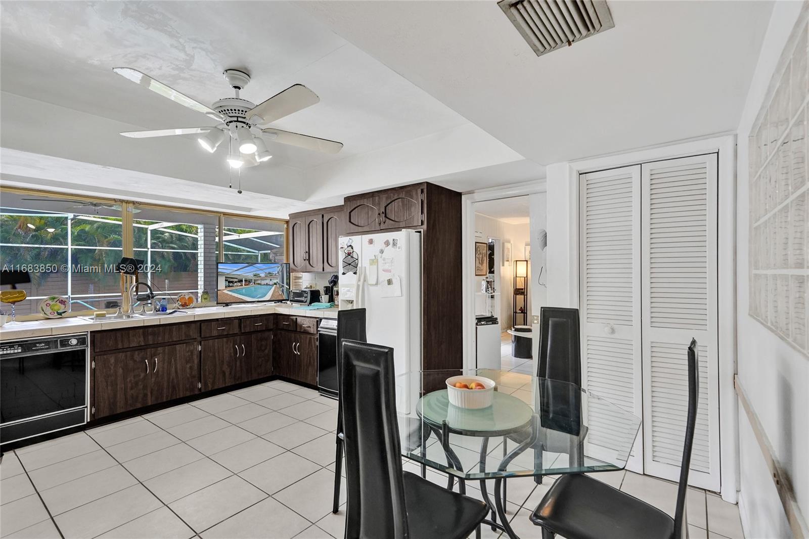 3300 N Hills Dr, Hollywood, Florida image 9