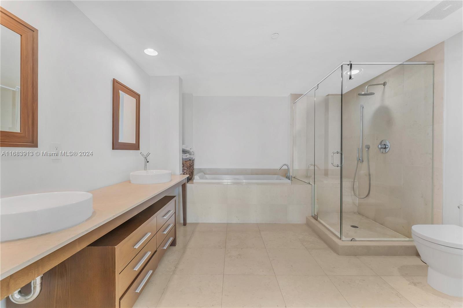 495 Brickell Ave #3105, Miami FL 33131