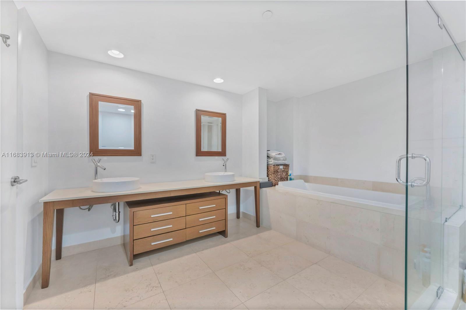 495 Brickell Ave #3105, Miami FL 33131
