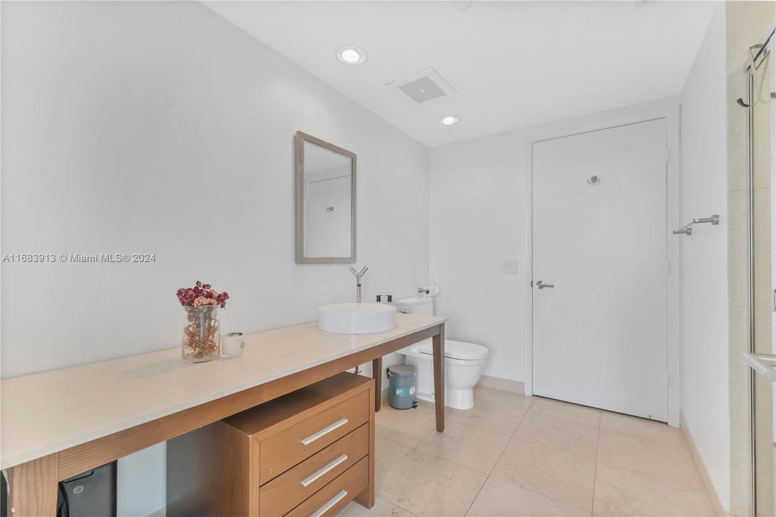 495 Brickell Ave #3105, Miami FL 33131
