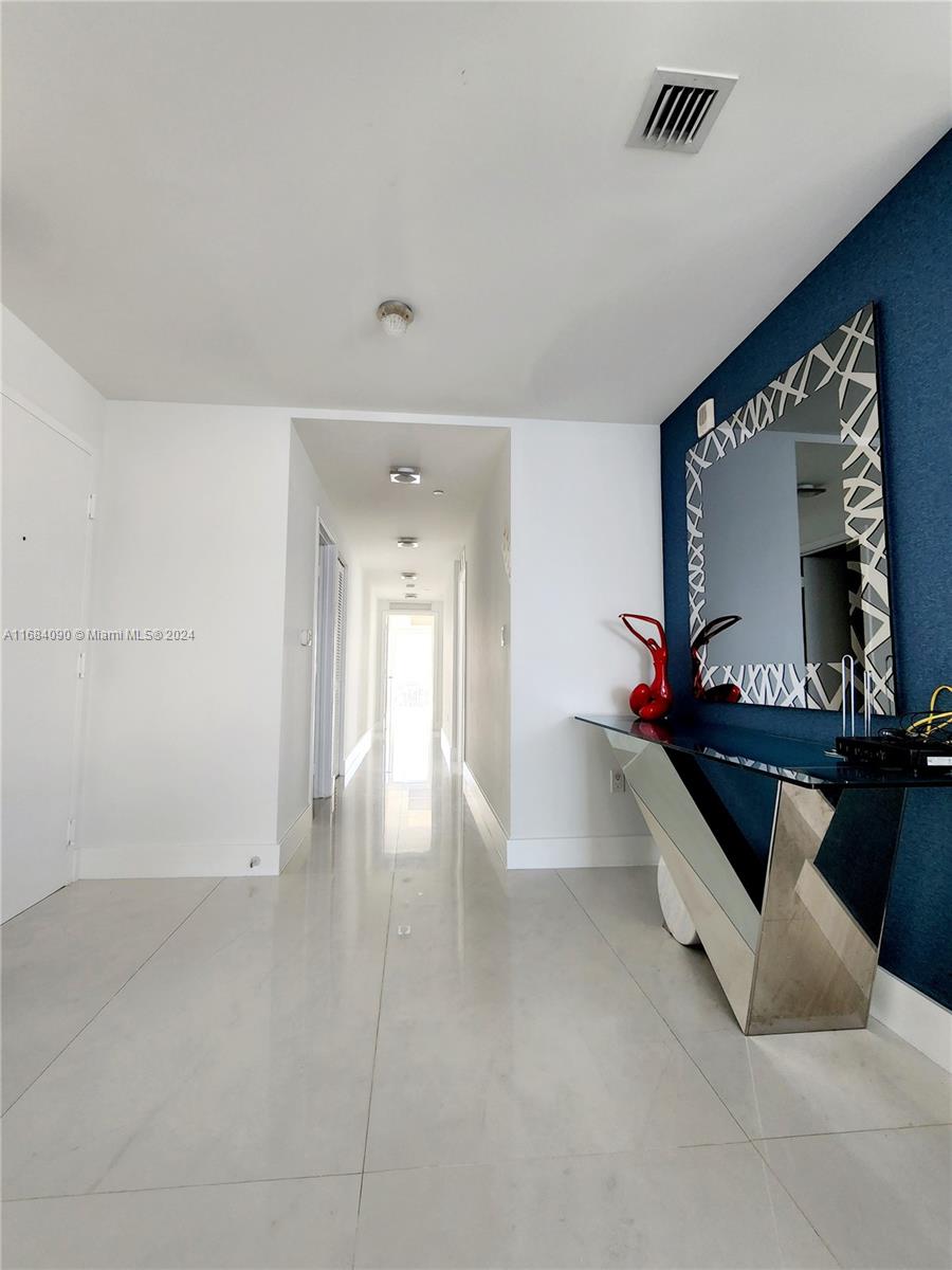 600 NE 27th St #2101, Miami FL 33137