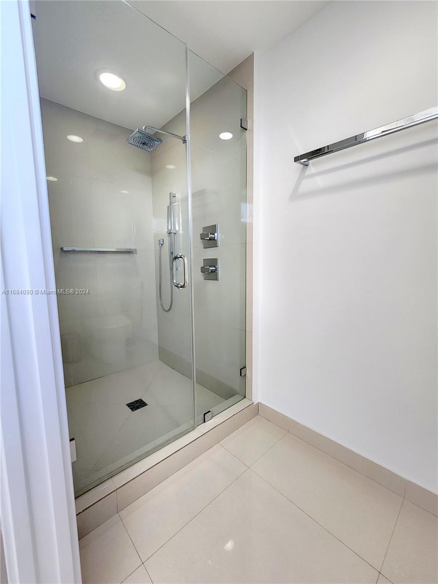 600 NE 27th St #2101, Miami FL 33137