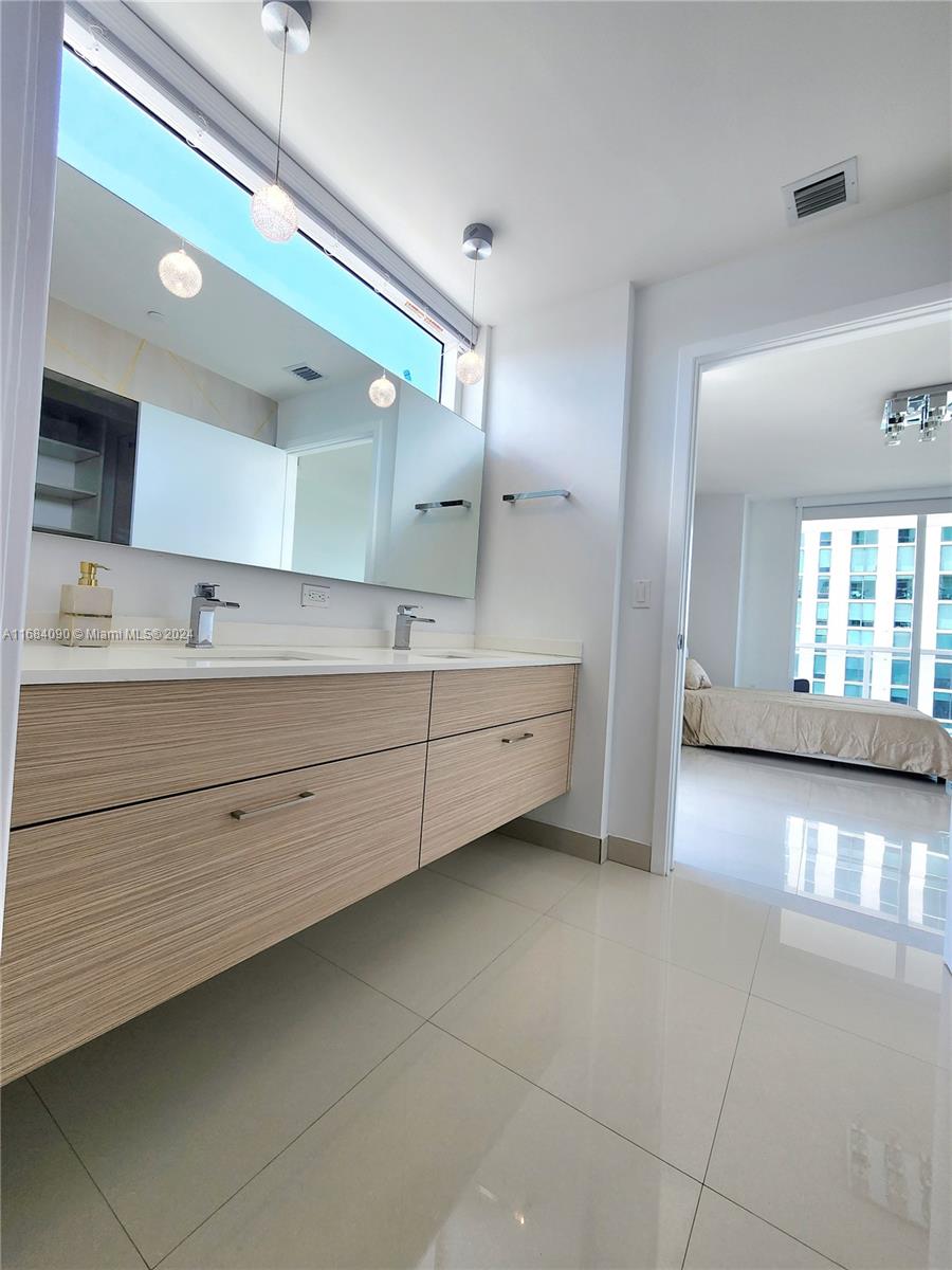 600 NE 27th St #2101, Miami FL 33137