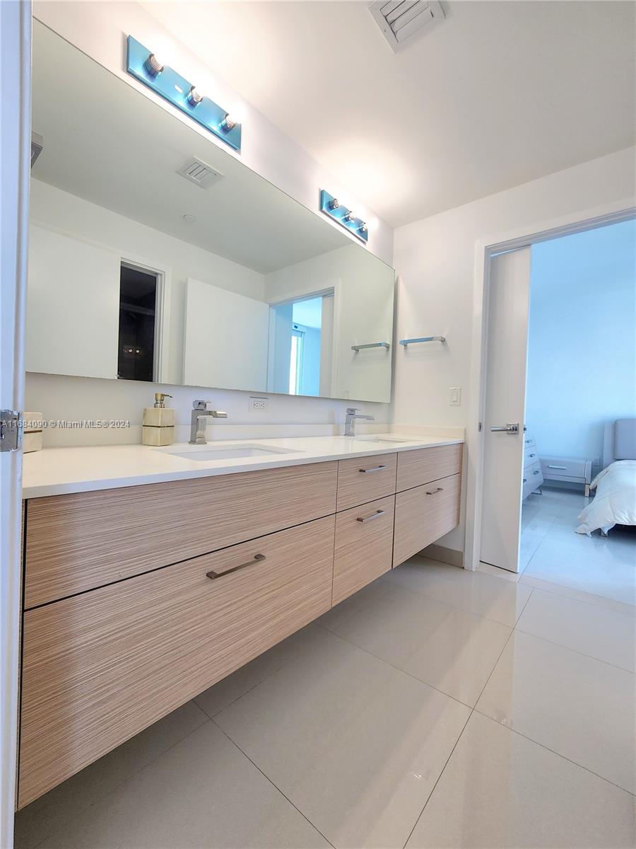 600 NE 27th St #2101, Miami FL 33137