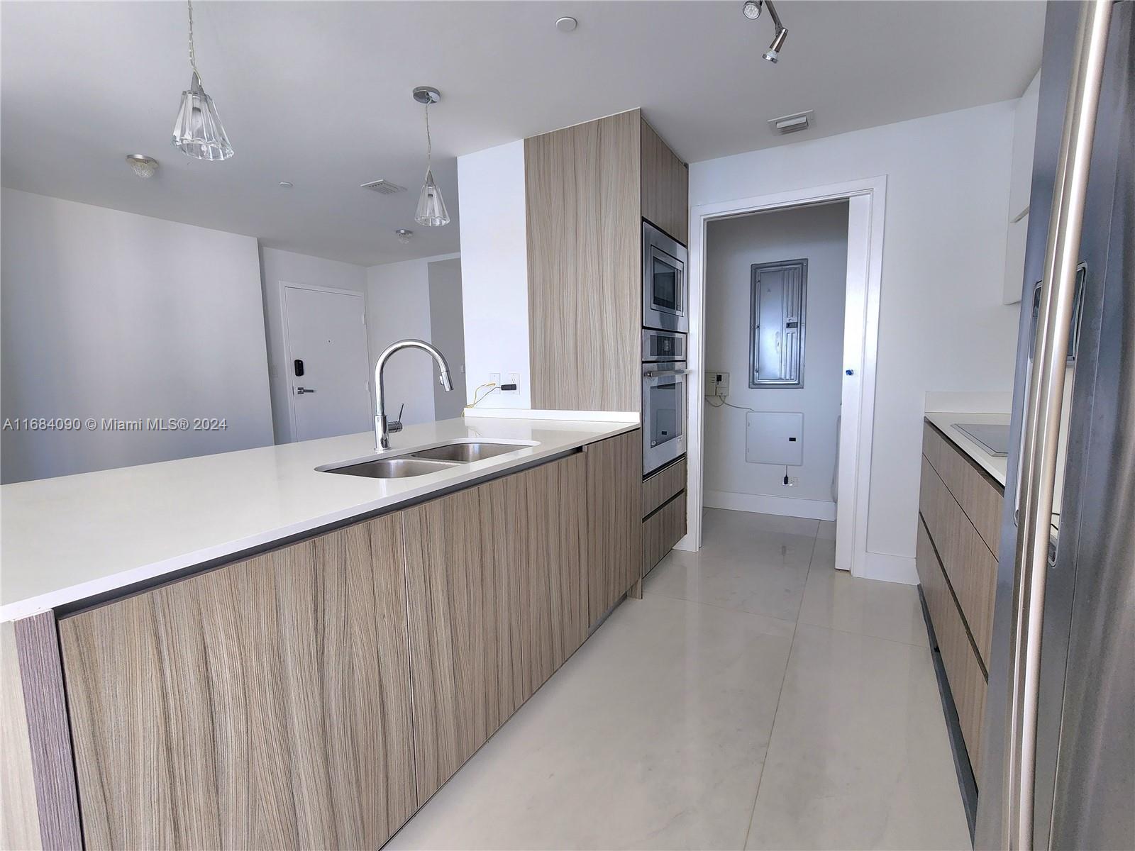 600 NE 27th St #2101, Miami FL 33137