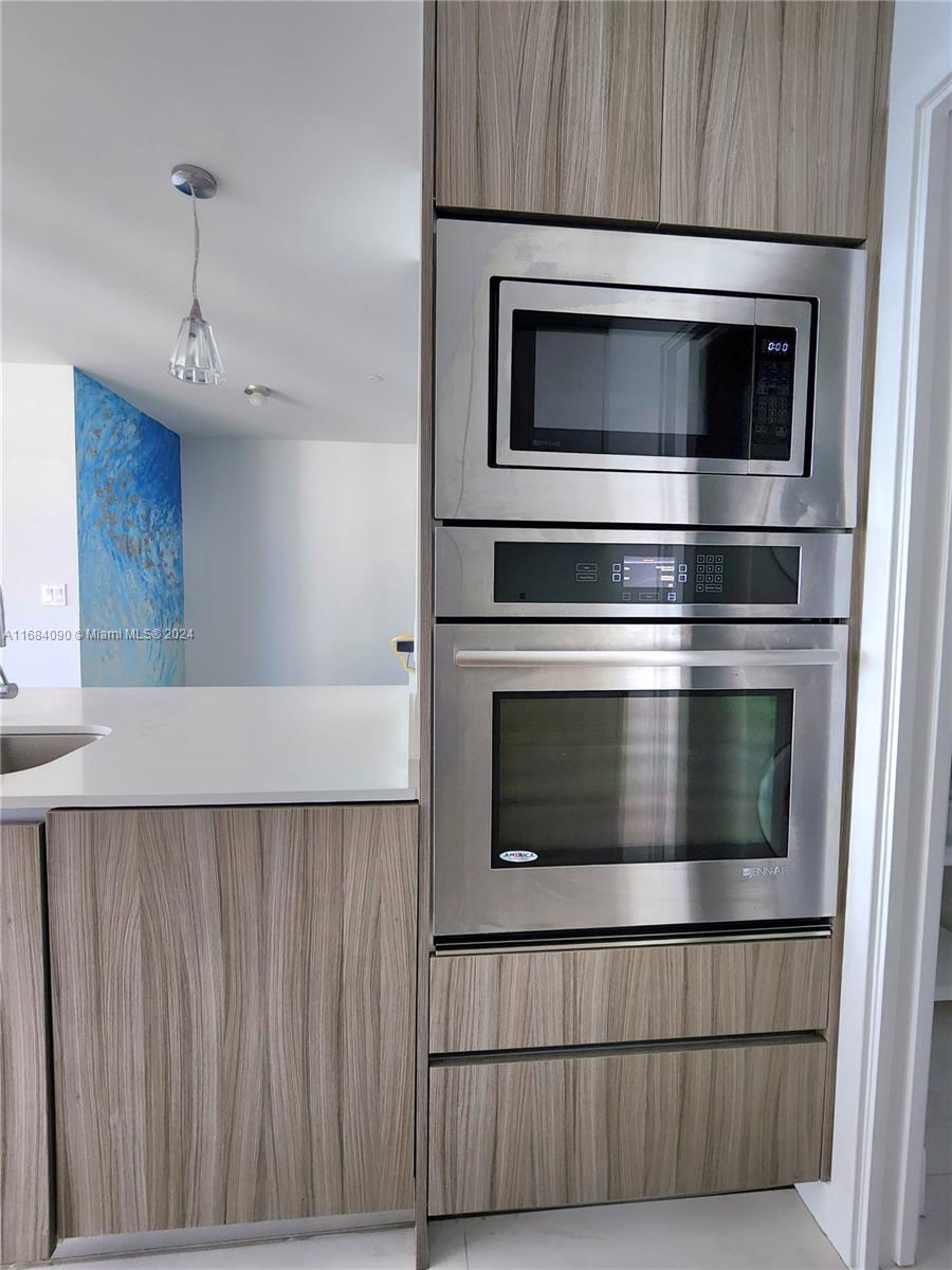 600 NE 27th St #2101, Miami FL 33137