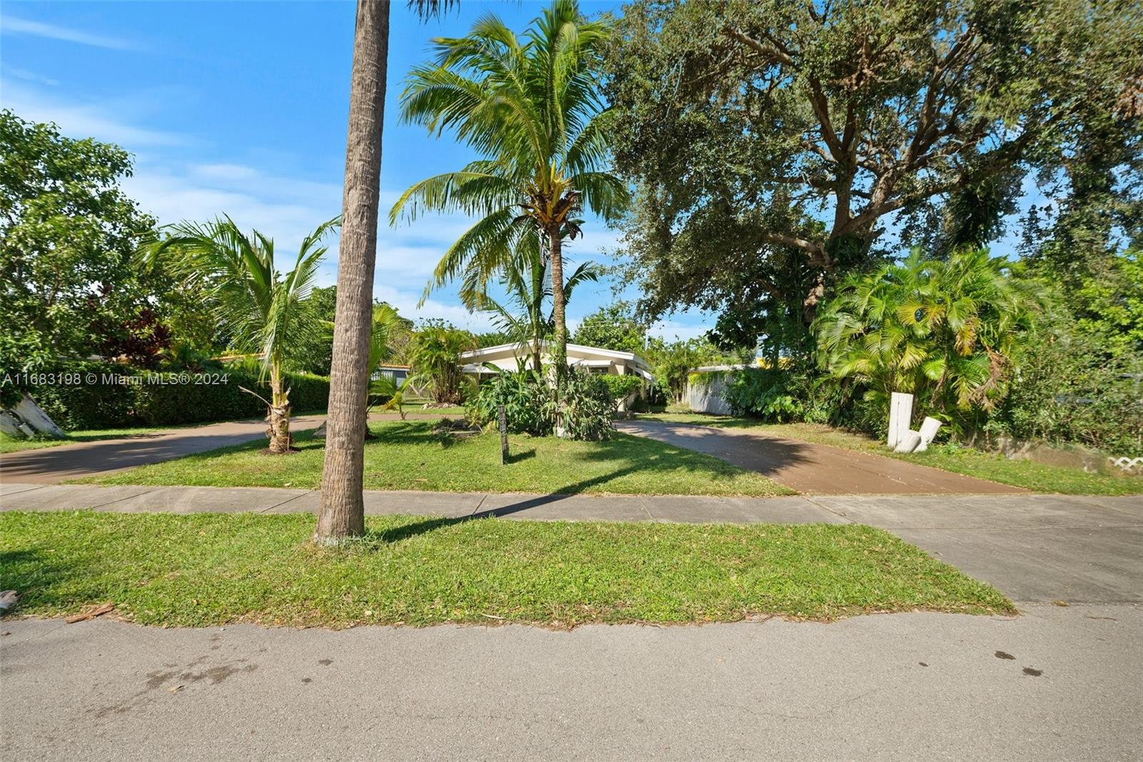 1677 NE 178th St, North Miami Beach, Florida image 1