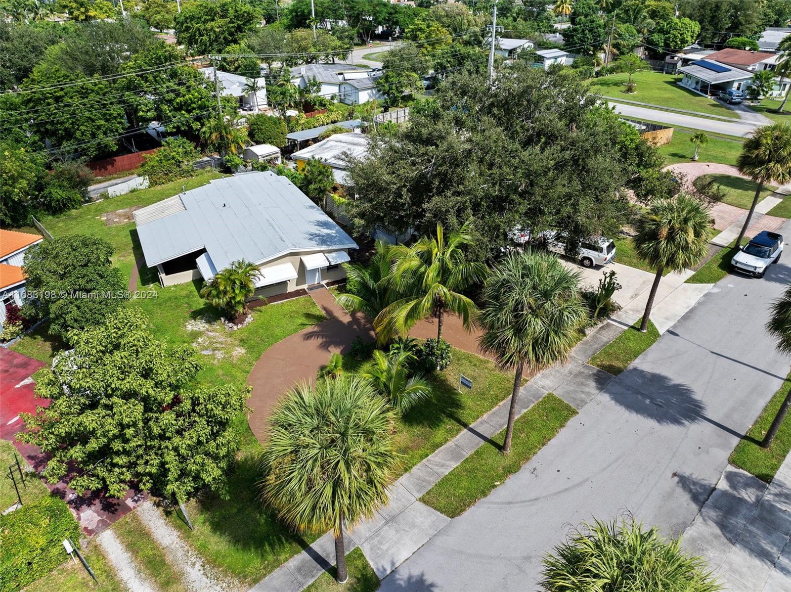 1677 NE 178th St, North Miami Beach, Florida image 4