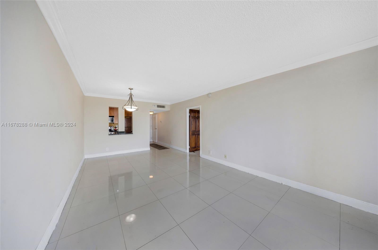 2450 NE 135th St #1006, North Miami, Florida image 4