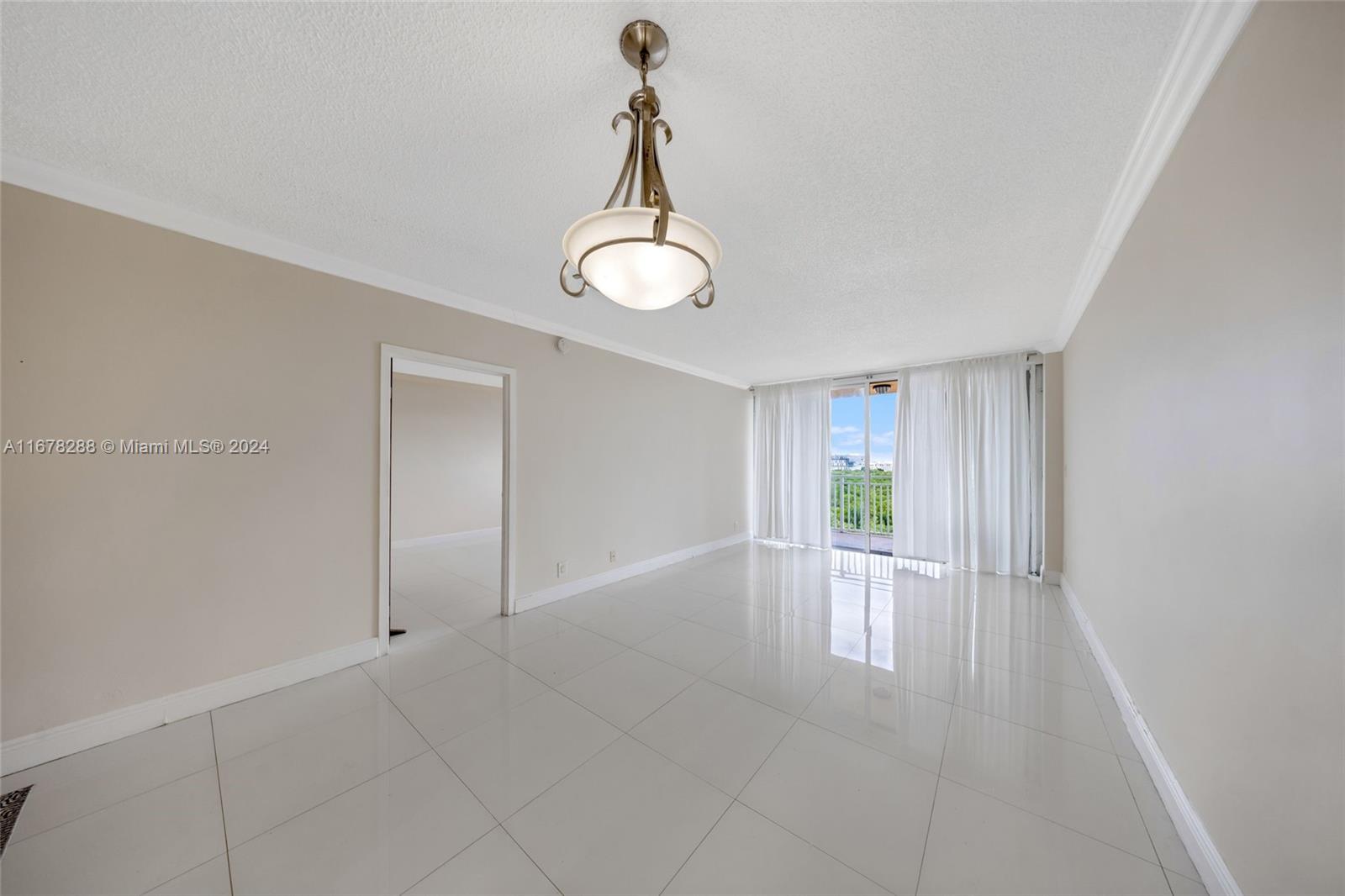 2450 NE 135th St #1006, North Miami, Florida image 7