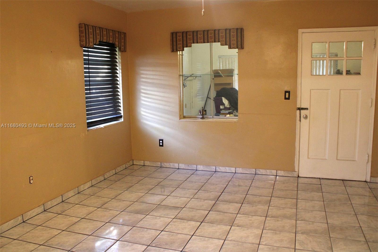 Listing Photo 12