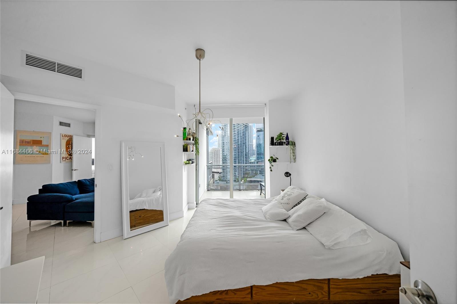 350 S Miami Ave #2804, Miami FL 33130