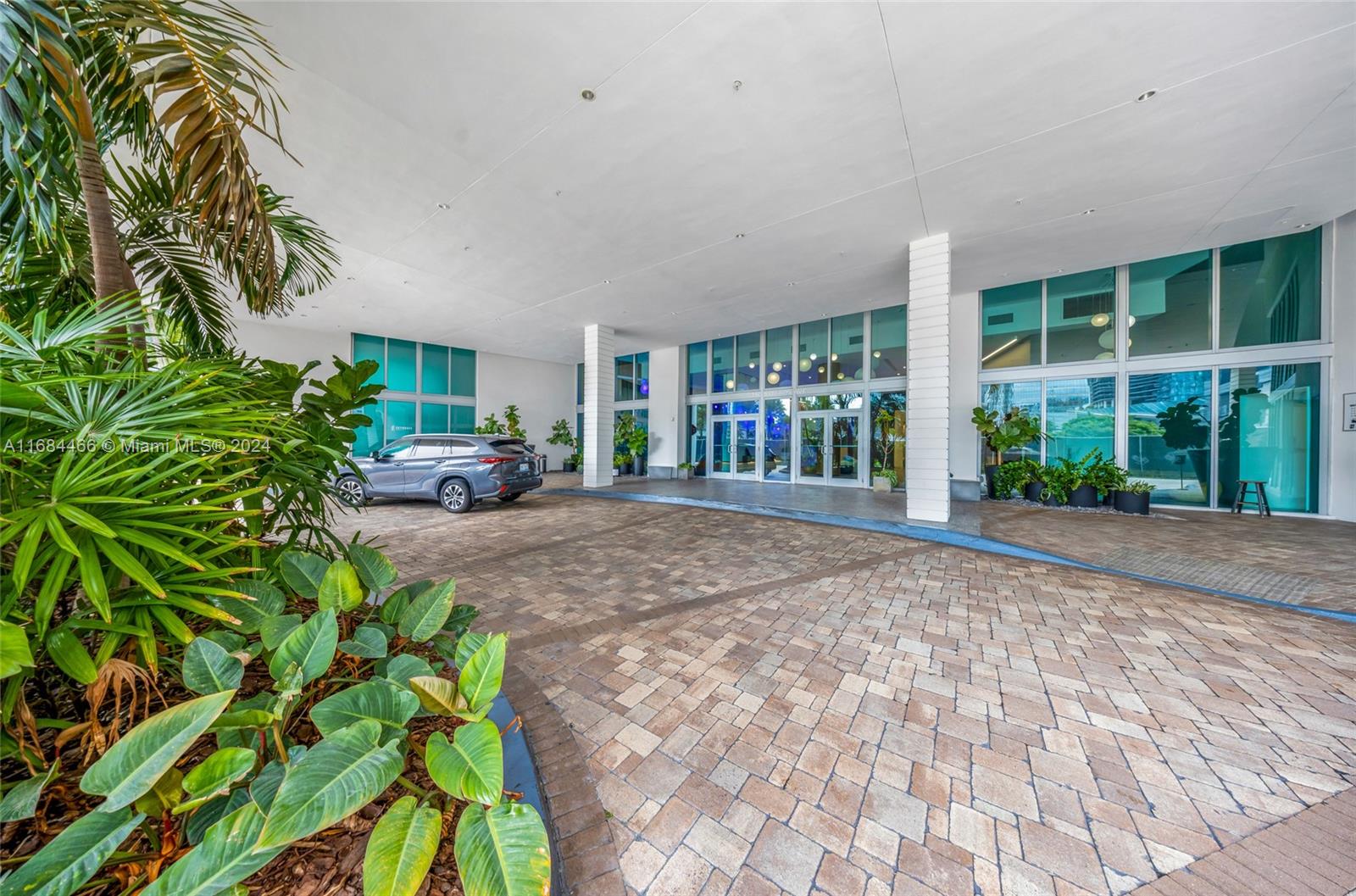 350 S Miami Ave #2804, Miami FL 33130