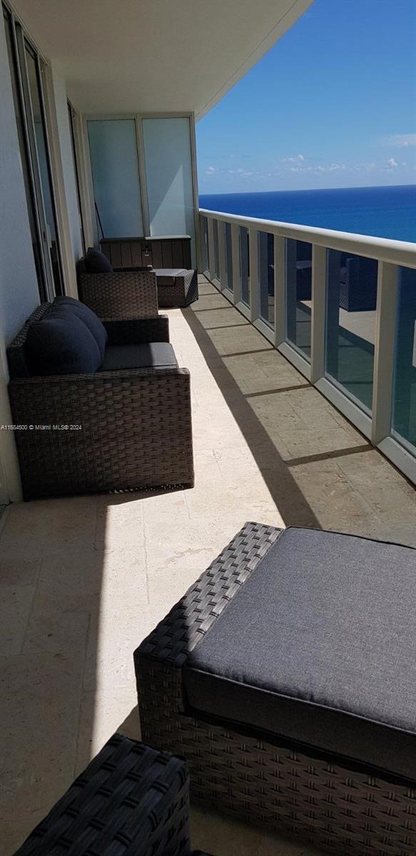 Apartamento para Alugar em Hallandale Beach, FL