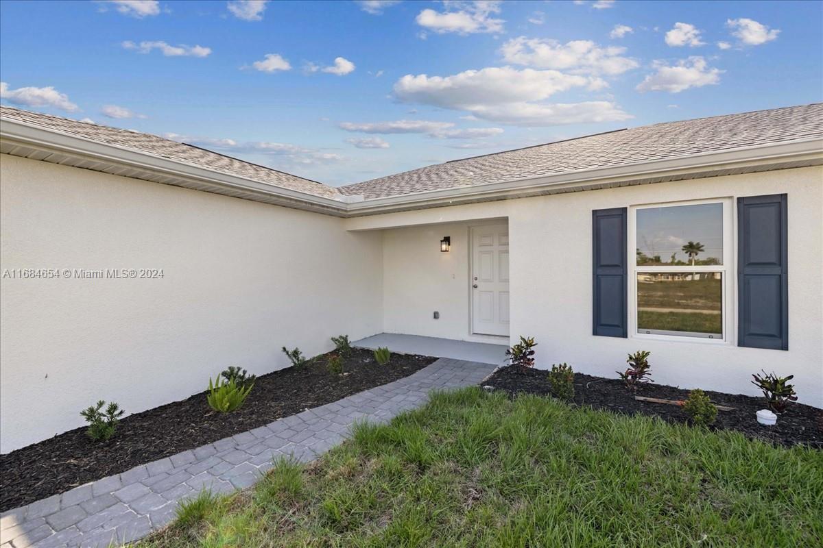 1208 NW Juanita Pl, Cape Coral, Florida image 2