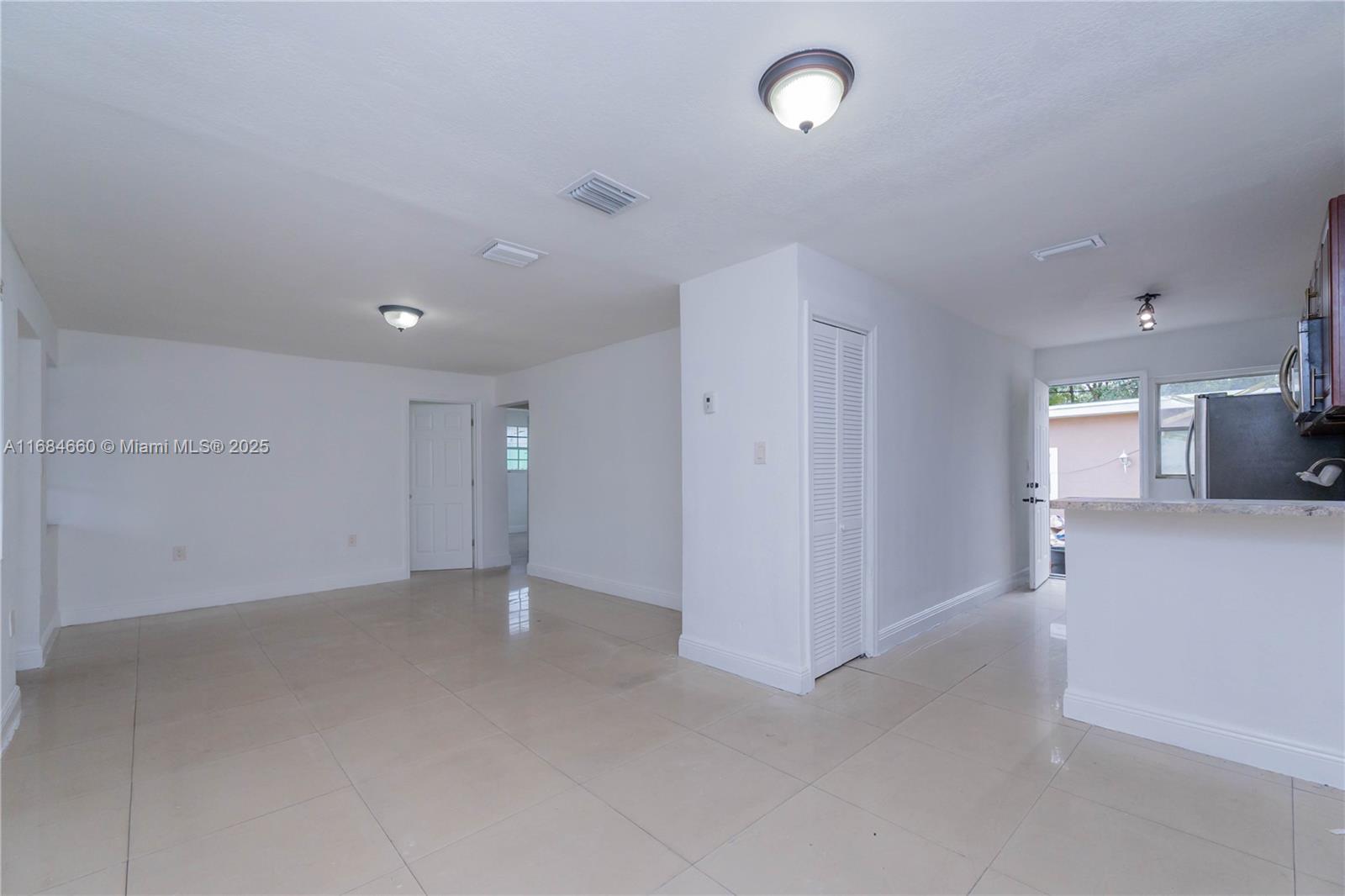 2250 NW 103rd St, Miami, Florida image 3